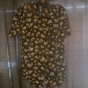 Short Sleeve Sunflower Button-up